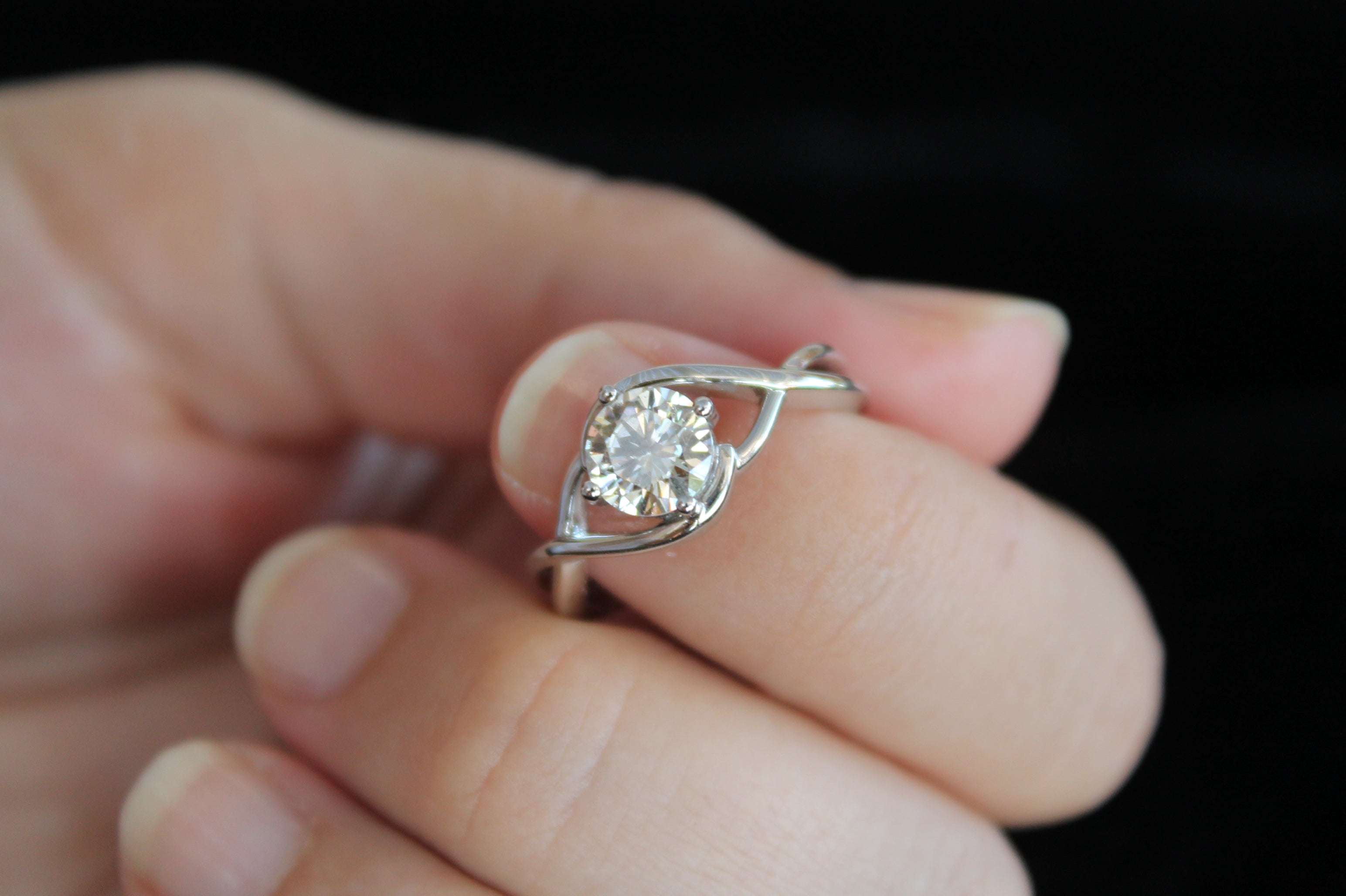1 Carat Round Cut Solitaire Diamond Ring With Double Twist Sides | 14k White Gold | Engagement Ring