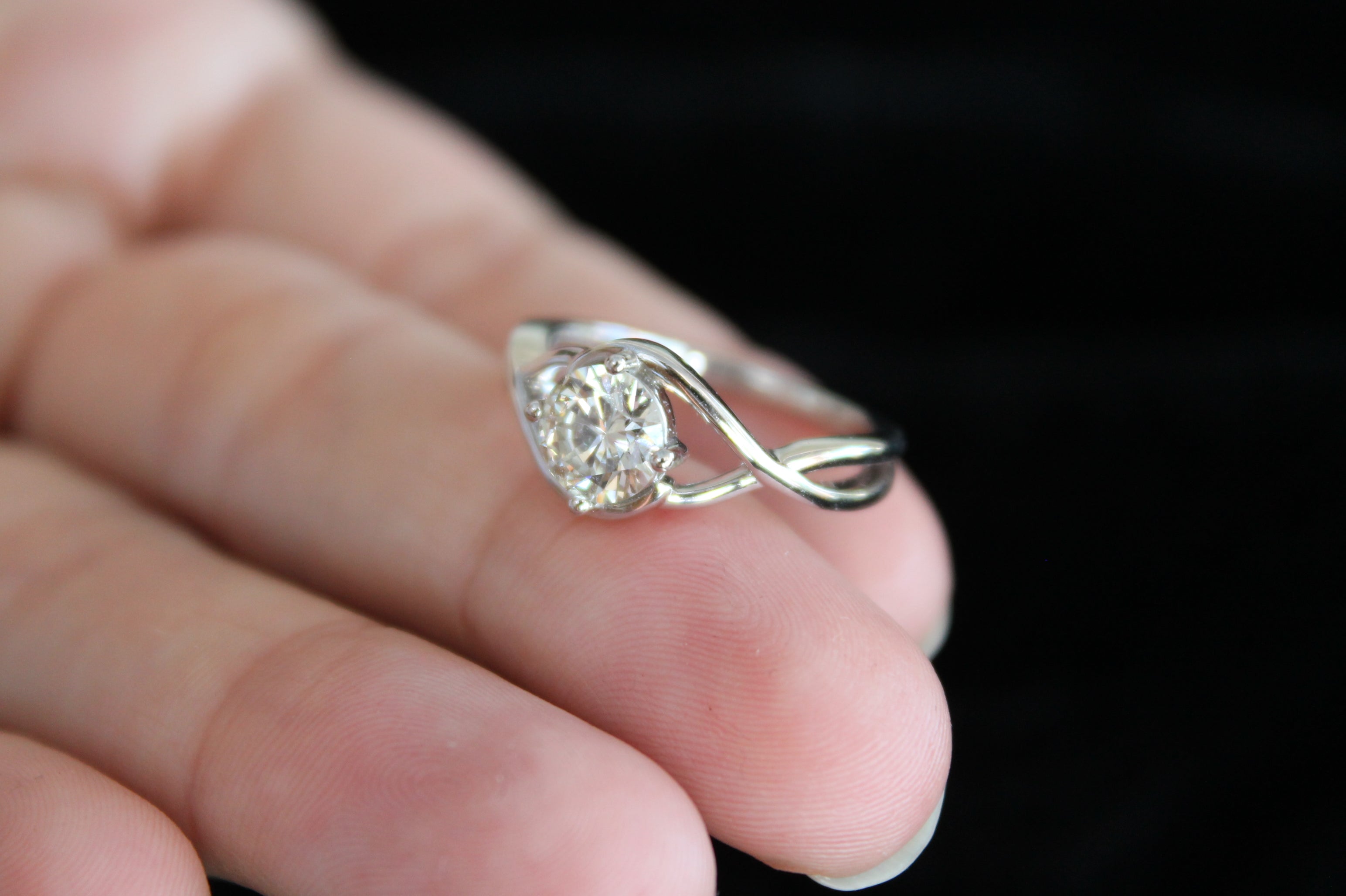 1 Carat Round Cut Solitaire Diamond Ring With Double Twist Sides | 14k White Gold | Engagement Ring