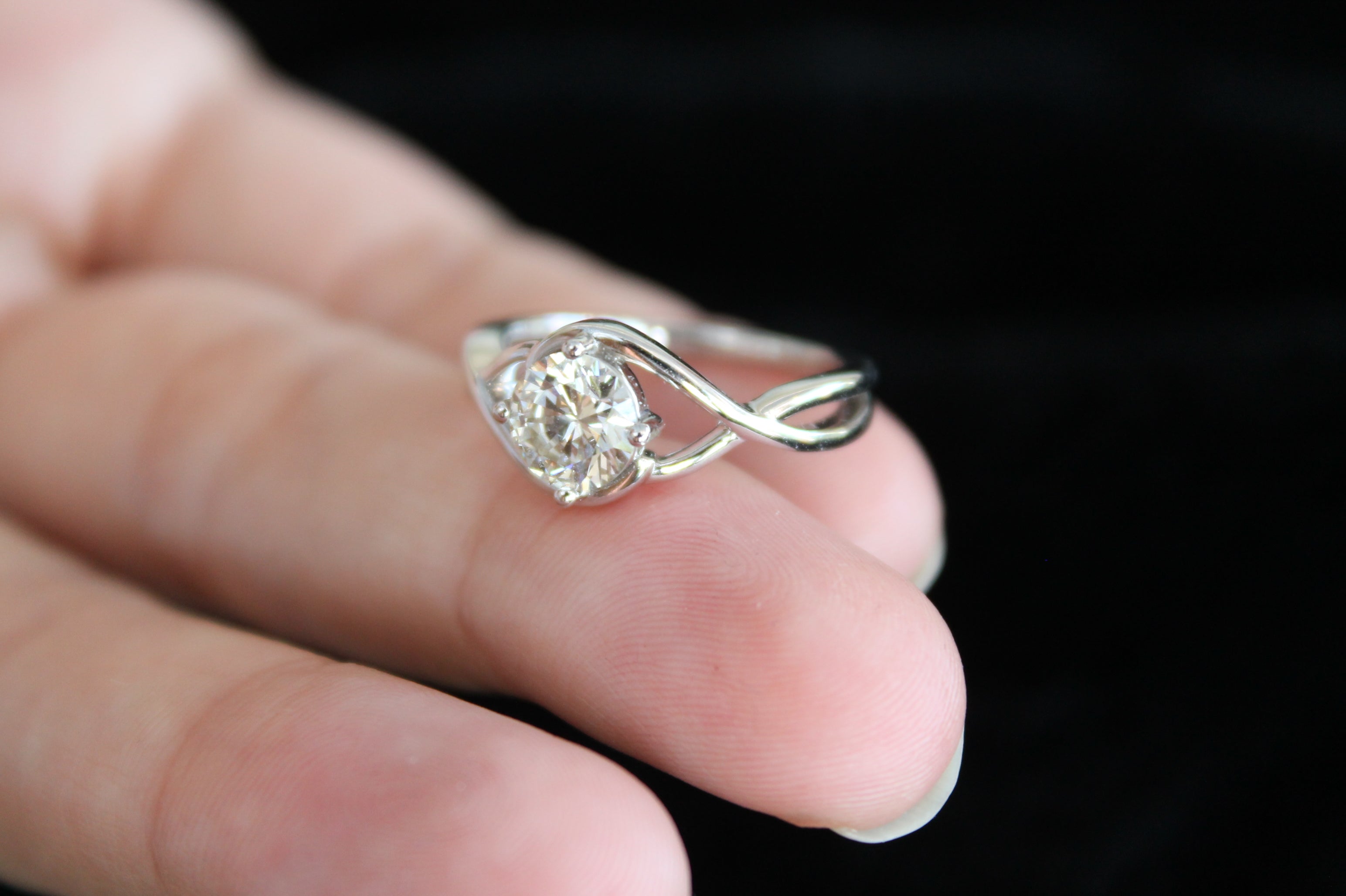 1 Carat Round Cut Solitaire Diamond Ring With Double Twist Sides | 14k White Gold | Engagement Ring