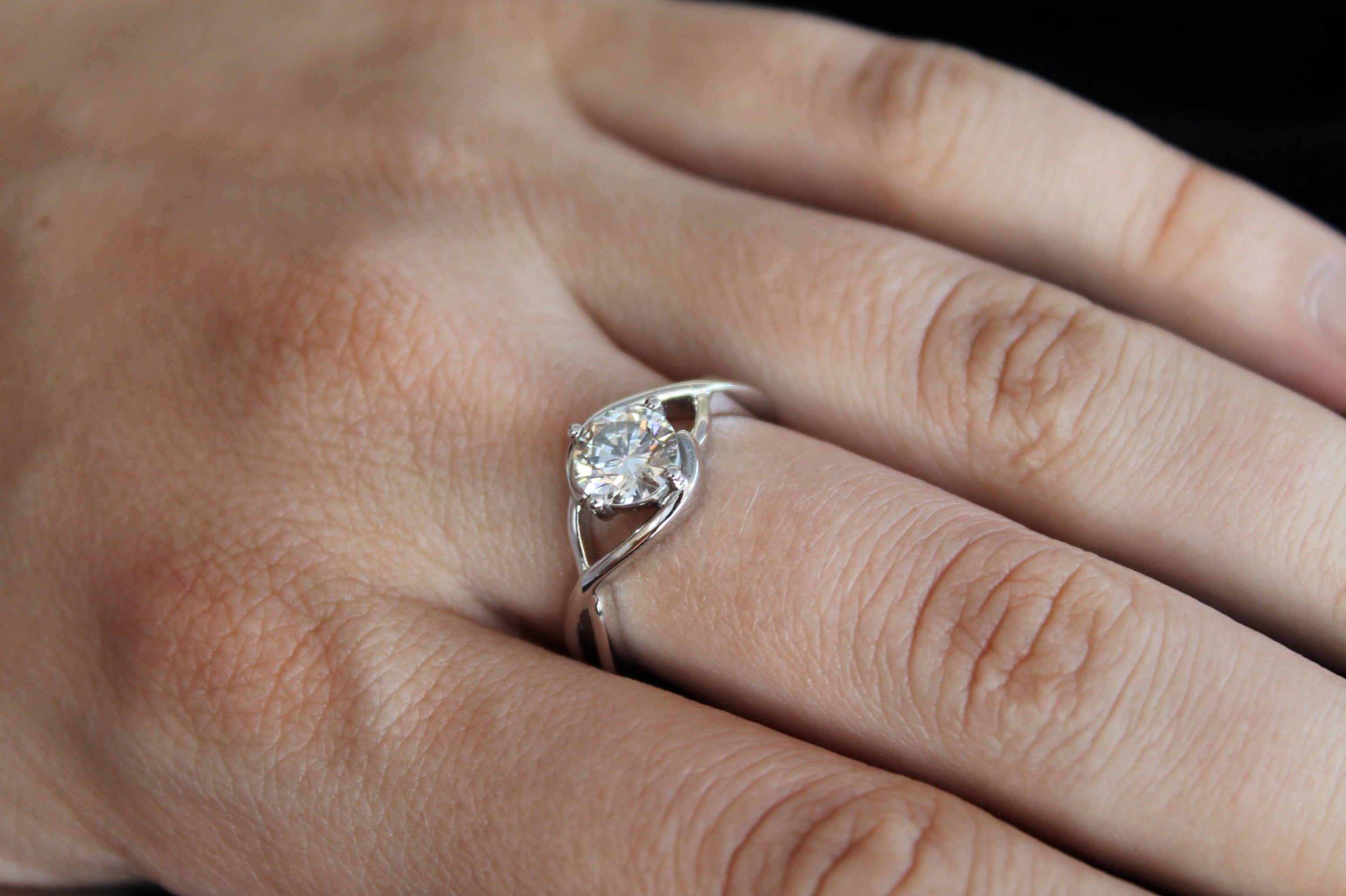 1 Carat Round Cut Solitaire Diamond Ring With Double Twist Sides | 14k White Gold | Engagement Ring
