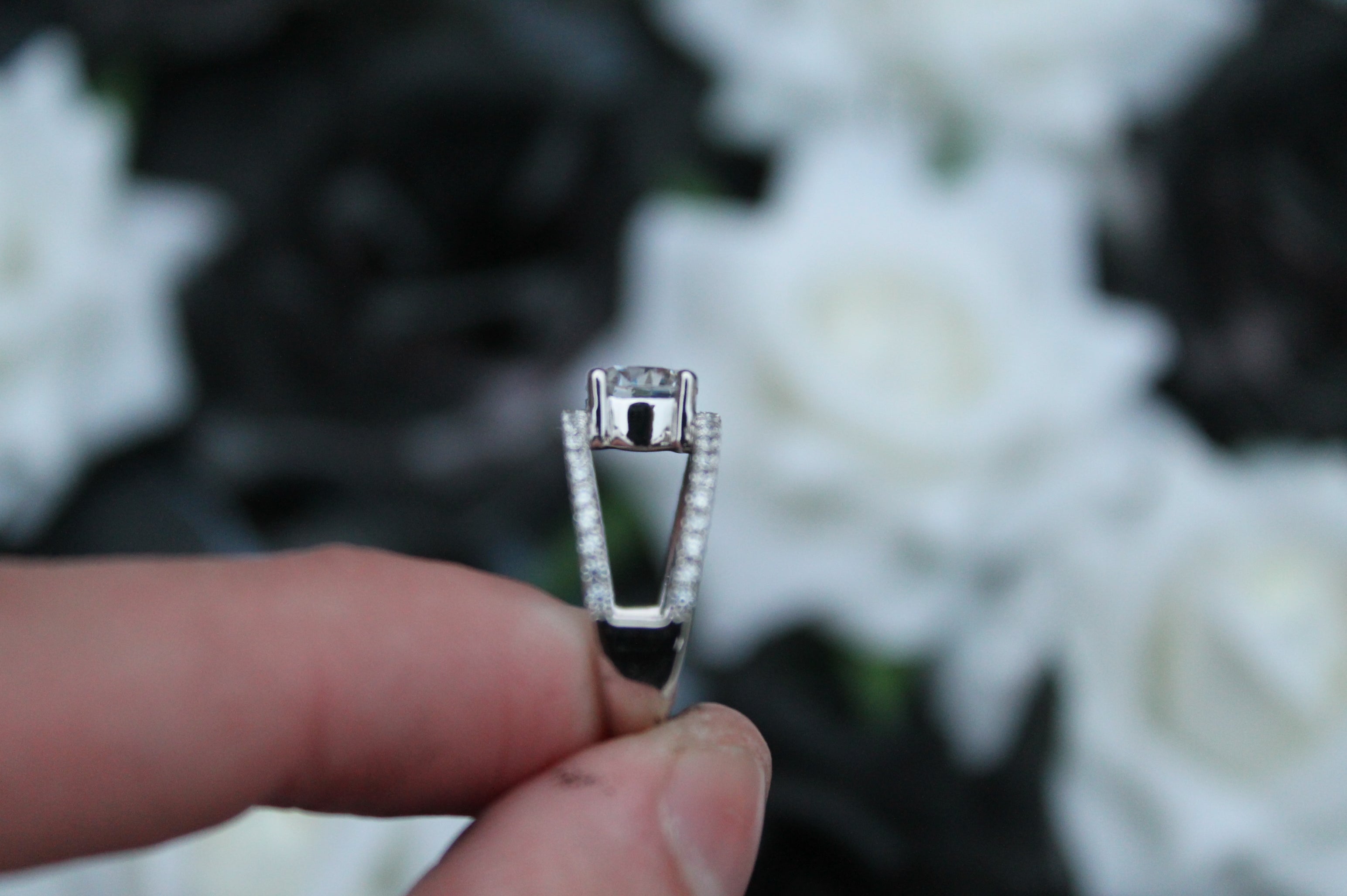 1 Carat Round Cut Diamond Ring With Split Sides | 14k White Gold | Engagement Ring