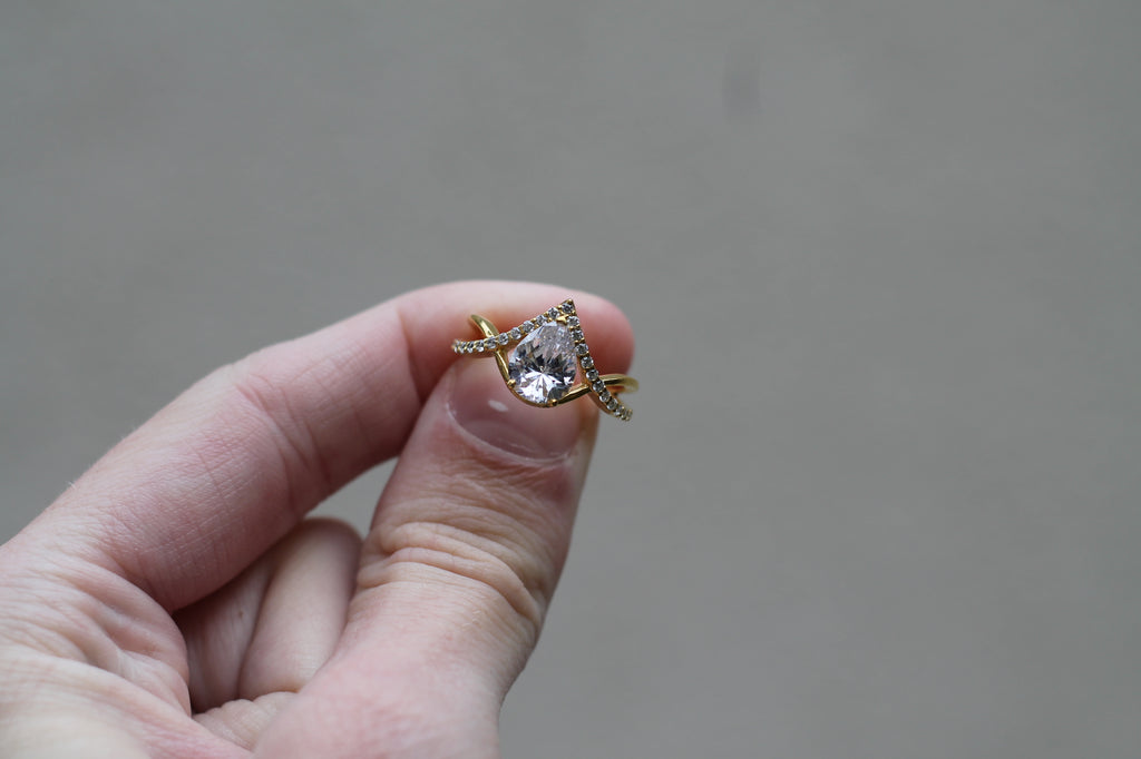 1 Carat Pear Cut Center Diamond Twist Ring | 14k Yellow Gold | Engagement Ring