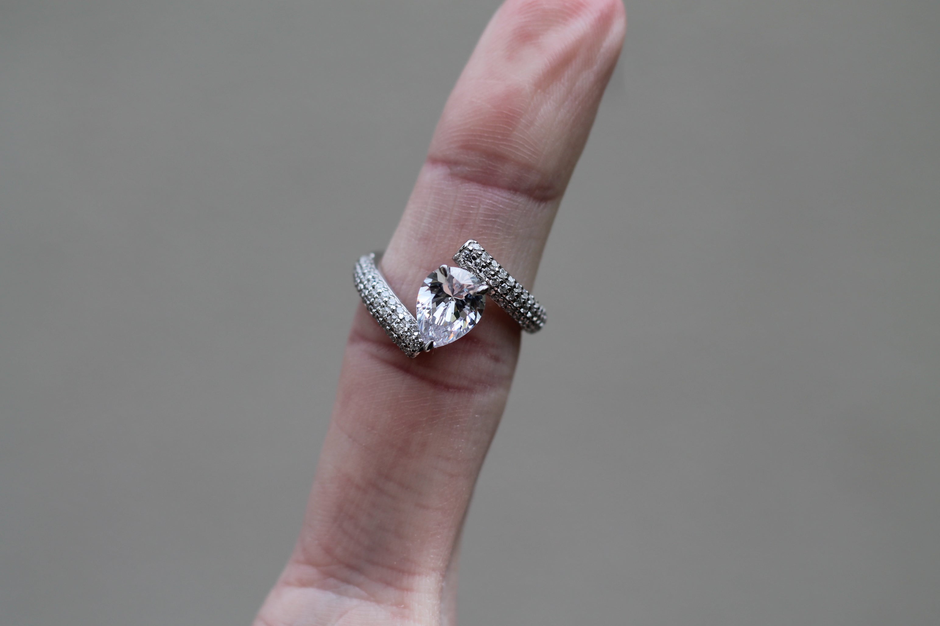 1 Carat Pear Cut Diamond Center Symmetric "Ghost" Hold Ring | 14k White Gold | Engagement Ring