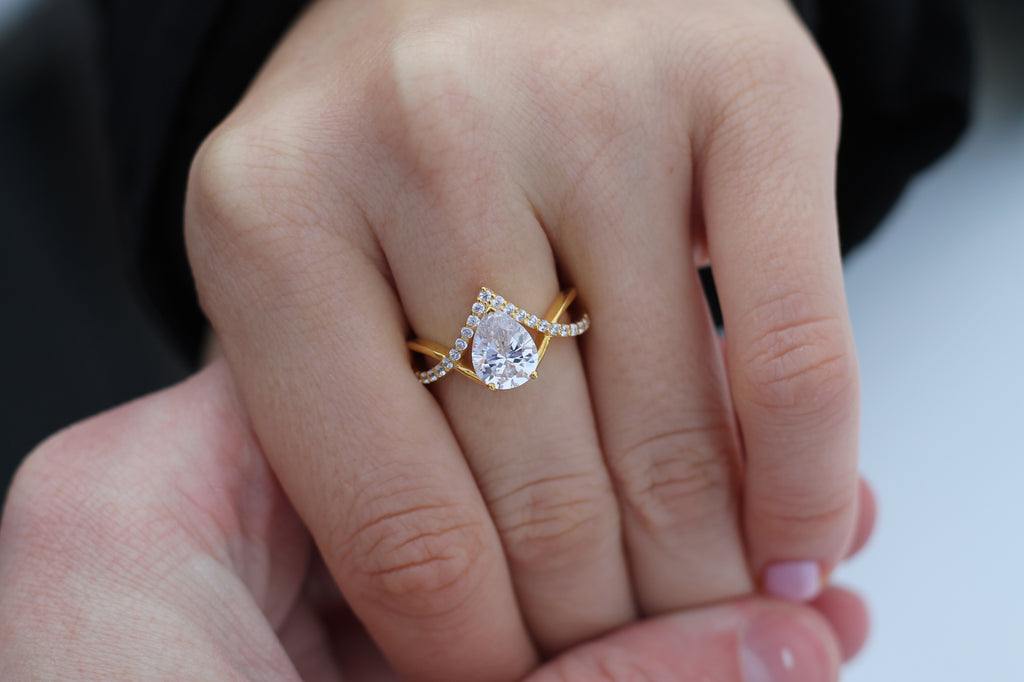1 Carat Pear Cut Center Diamond Twist Ring | 14k Yellow Gold | Engagement Ring