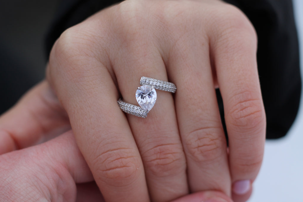 1 Carat Pear Cut Diamond Center Symmetric "Ghost" Hold Ring | 14k White Gold | Engagement Ring