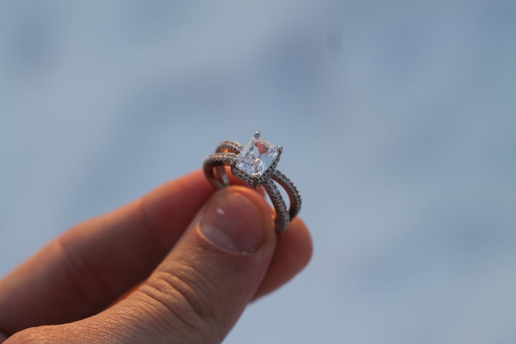 1 Carat Radiant Cut Solitaire Diamond Ring With Split Shoulders | 14k White Gold | Engagement Ring