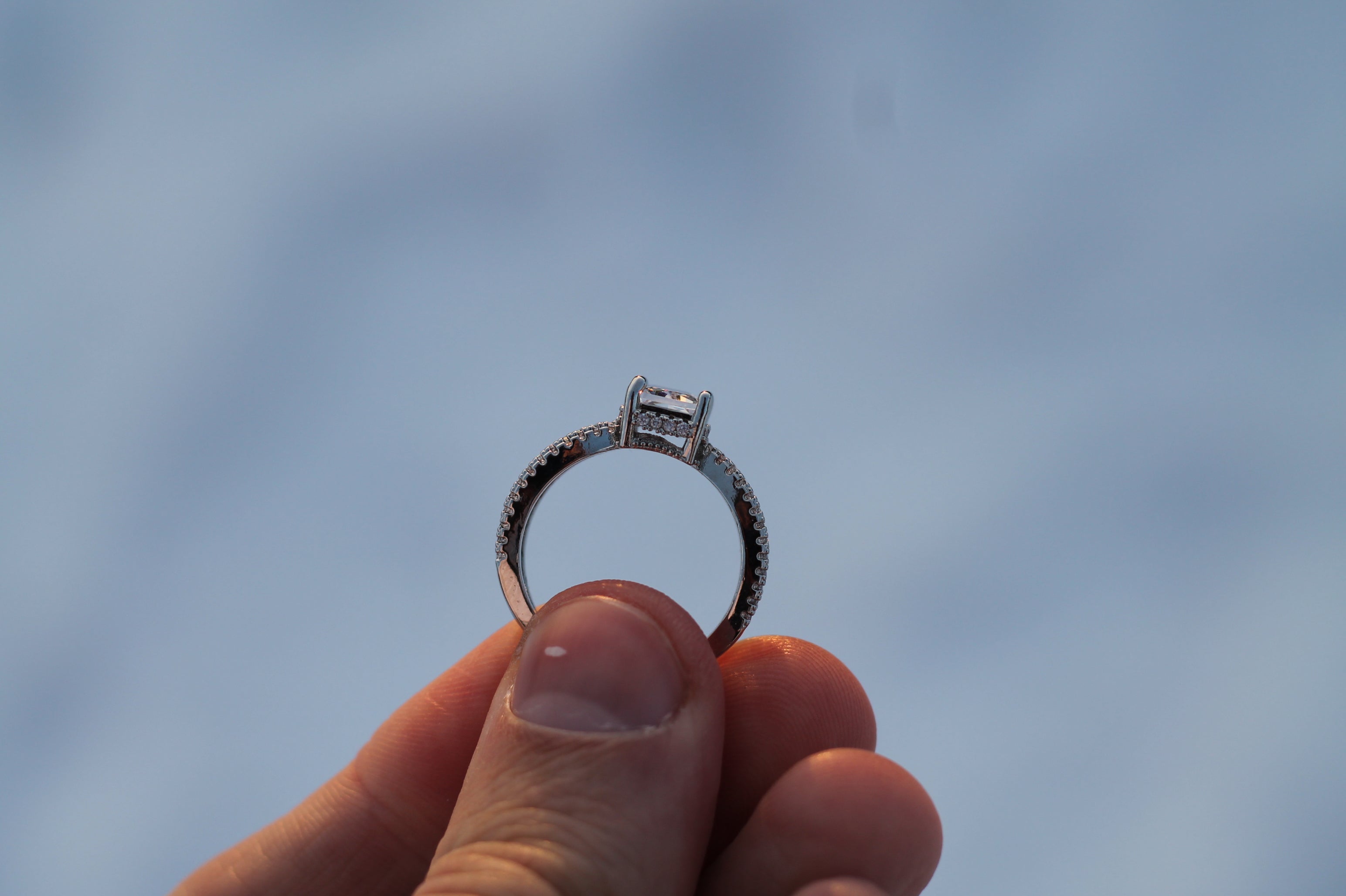 1 Carat Radiant Cut Solitaire Diamond Ring With Split Shoulders | 14k White Gold | Engagement Ring
