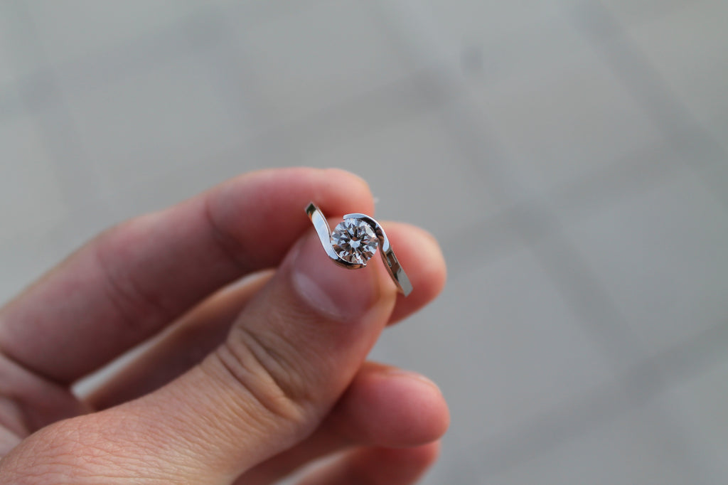 1 Carat Round Cut Diamond Solitaire Ring With Single Twist Sides | 14k White Gold | Engagement Ring
