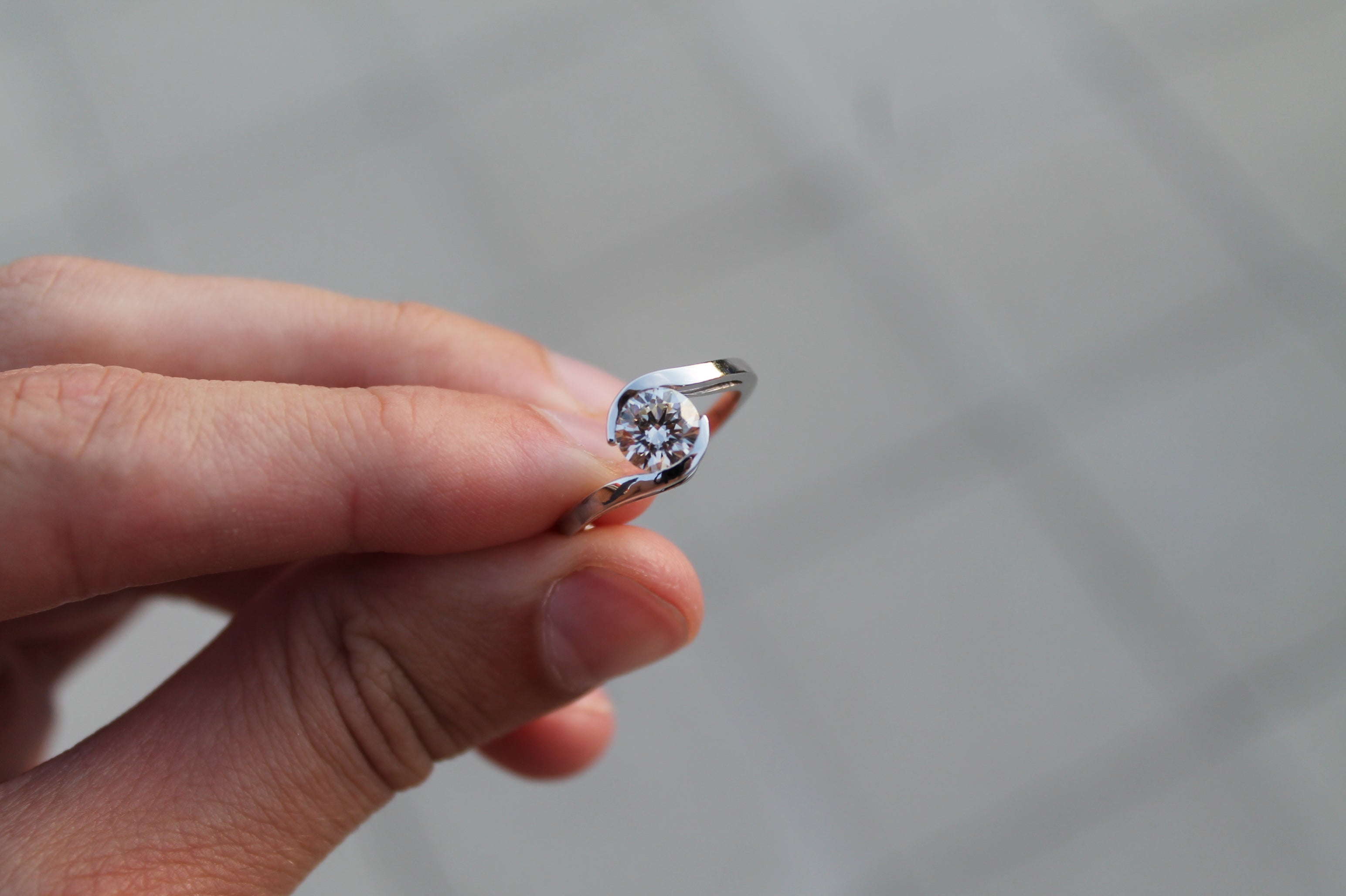 1 Carat Round Cut Diamond Solitaire Ring With Single Twist Sides | 14k White Gold | Engagement Ring