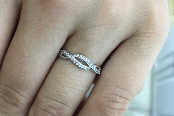 Mini twist diamond ring