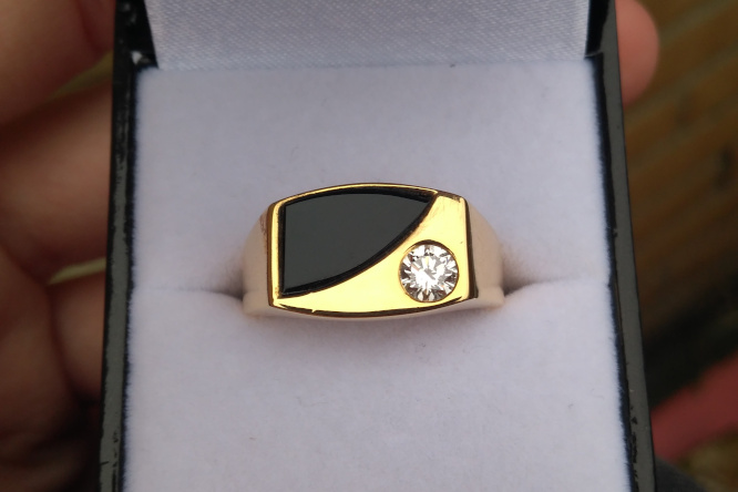 Yellow Gold Onyx And Diamond Ring